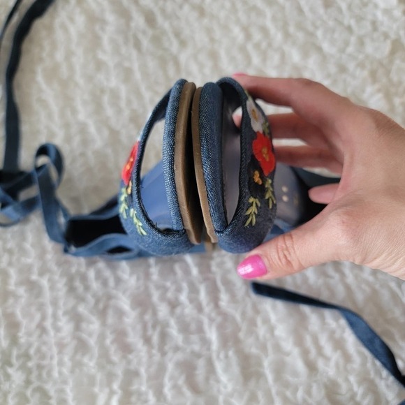 KENNETH COLE REACTION Denim Embroidered Heels Size 6.5 - Picture 6 of 10